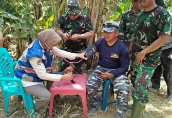 Tim Kesehatan Kodam Jaya Chek Kesehatan Personel Satgas TMMD 106