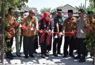 Pemotongan Pita Oleh Bupati Dan Dandim Serta Kapolres Klaten