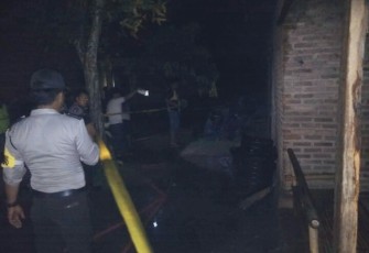 Anggota Polsek Pagelaran Sigap Tangani Insiden Kebakaran 
