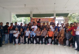 Kapolres Batu Bara AKBP Ikhwan Lubis SH MM berserta Jajarannya photo bersama dengan para Wartawan Media Cetak dan Online serta Elektronik.