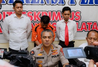  Kabid Humas Polda Sulsel Kombes Pol Ibrahim Tompo saat menggelar konferensi pers di ruang Subdit 5 Cyber Crime Ditreskrimsus Polda Sulsel