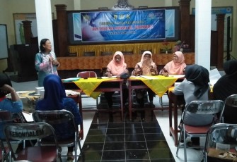 TP PKK Kelurahan Kebondalem Kendal Sosialisasi Sayangi Lansia