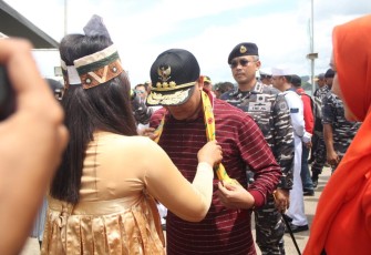 Gubernur Rohidin Disambut Hangat Masyarakat