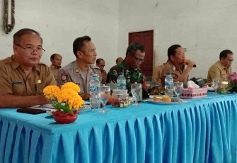 Bupati Samosir Drs. Rapidin Simbolon saat memberikan arahan dan sambutan dalam acara Musrenbang di Kecamatan Nainggolan Selasa (18/02).