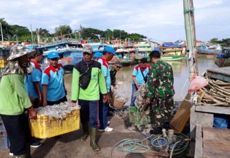 HPSN 2020 di Wilayah Brebes Dimaknai Ratusan Orang Bulakamba Dengan Pungut Sampah