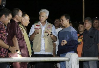 Ganjar Pranowo Siap Normalisasi Sungai di Batang