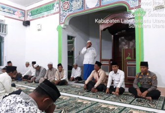 Kapolsek Kualuh Hulu AKP Sahrial Sirait Subuh Berjamaah Bersama Warga 