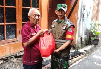 Koramil 05/KJ Kembali Bagikan Sembako Jumat Berkah Kepada Warga Binaan
