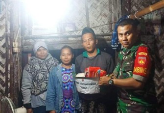 Koramil 15 Ketanggungan Brebes Terus Berikan Sembako Bagi Warga Kurang Mampu