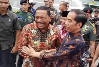 Bupati Mian saat bersama Presiden Jokowi