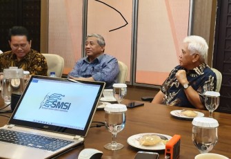 Dialog dengan Wakil Ketua Dewan Penasehat Serikat Media Siber Indonesia (SMSI) M. Hatta Rajasa dan jajaran pengurus SMSI Pusat yang berlangsung di Gedung 6 Jalan Darmawangsa Raya Kebayoran Baru Jakarta Selatan Rabu (19/2) malam. 