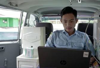 Taufik Wahyu Hidayat Pelajar SMK 7 Rejang Lebong Mengikuti UNBK di Dalam Ambulance