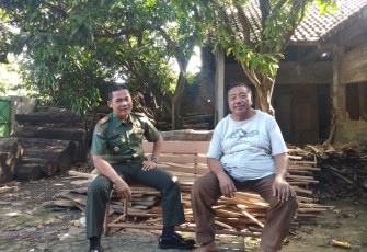 Danramil Nogosari Sampaikan Informasi Melalui Komsos 