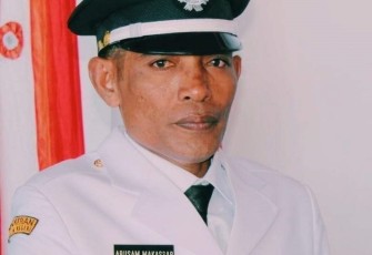 Kepala Desa Waikeka Abusam Makasar