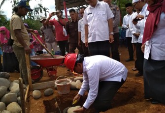 Bupati Bengkulu Utara Mian Meletakan Batu Pertama Pmbangunan SMP IT Al Fatih 