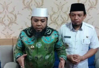 Wali Kota Bengkulu Helmi Hasan di Dampingi Wakil Wali Kota Bengkulu Dedy Wahyudi Saat Memberikan Penjelasan  