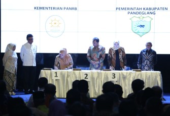Bupati Asahan Tanda Tangani Komitmen Wujudkan Mal Pelayanan Publik Dengan Menpan-RB