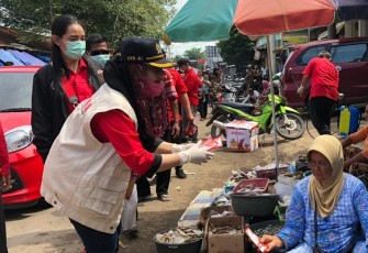  Paramitha Bagikan Masker dan Sabun Antiseptik