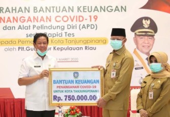 Penyerahan bantuan secara simbolis