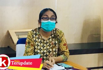 dr Rosenda saat Press Conference di Kantor Bupati Raja Ampat Kamis (30/ 04/2020).
