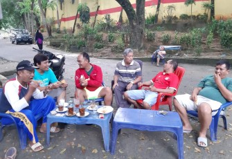 Ketua PS Bintang Utara saat bercengkrama dengan tim