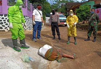 Mendadak Seorang Lelaki Tua Pingsan di Pinggir Jalan