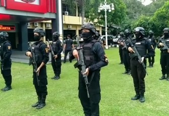 Apel siaga dan pengecekan kesiapan personel Tim Sparta Polresta Surakarta.