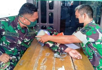 Kesehatan Satgas TMMD Reguler Pekalongan Cek Temperatur Anggota Satgas