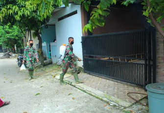 Penyemprotan Disinfektan di Lokasi Penyelenggaraan TMMD