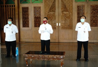 Bupati Pati Haryanto memberikan keterangan tentang perkembangan Covid-19