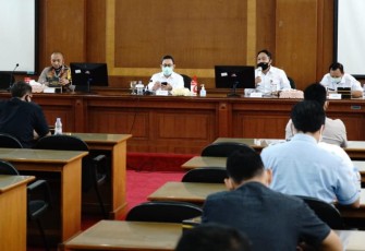 Rapat terbatas Pemkab Pati dengan beberapa pengusaha