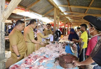 TPID Kampar Cek Harga dan Ketersediaan Sembako di Pasar Lipat Kain