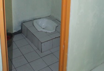 Miliki Kamar Mandi Sehat Setelah Belasan Tahun