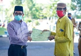 Bupati Kepahiang Hidayattullah Sjahid Salurkan Zakat dari Badan Amil Zakat Nasional Kabupaten Kepahiang 