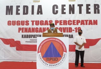 Asisten I Setdakab Bengkulu Utara Dullah SE Saat Melakukan Konferensi Pers 