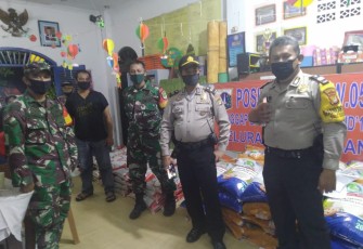 Koramil 03/Senen Bantu Distribusi Beras Bantuan Bulog