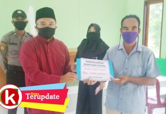 Warga Desa Kualaraya saat menerima BST Terdampak Covid-19