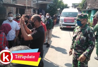 Babinsa Sambut Warganya yang Selesai Dikarantina Selama 14 Hari