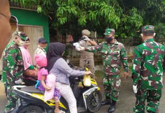 Danramil 12/LP Lakukan Sosialisasi Pendisplinan Protokol Kesehatan Masyarakat Langga Payung