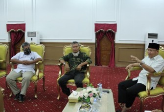 Gubernur Rohidin saat menerima audensi perwakilan Nelayan di Balai Raya Semarak Bengkulu