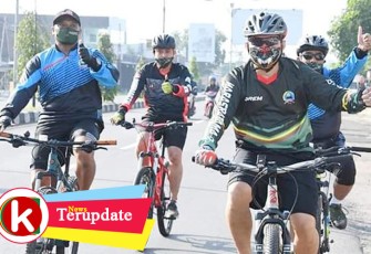 Danrem 074/Warastratama Brigjen TNI Rafael Granada Baay gowes bareng anggota. (Foto : Istimewa)