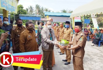 Bupati Batu Bara Bantu Benih Tanaman Sayur di Desa Pematang Kuing