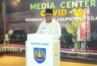  juru bicara Gugus Tugas Percepatan Penanganan Covid-19 Pemkab Tegal dr. Joko Wantoro saat menggelar siaran persnya