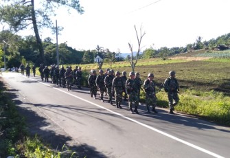 Danlantamal Tinjau Latihan Ketahanan Hanmars Yonmarhanlan VIII Bitung di Gunung Mahawu Tomohon