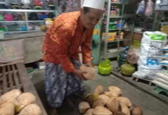 Jualan Kelapa Seni Melonjak Jelang TMMD