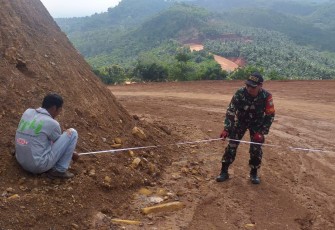 TMMD 108 Kodim Subang Selesaikan 50 Persen Pekerjaan Jalan Lintas Provinsi