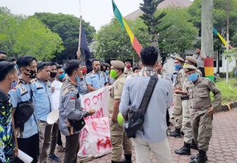 Aksi Unras GM PEKAT-IB Nyaris Bentrok Dengan Pol PP