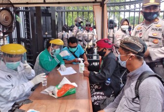 Dua Orang pengunjuk rasa senima dinyatakan reaktif