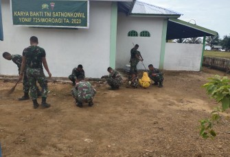 Yonif 725/Wrg Gelar Karya Bakti dan Penyerahan Sembako Dari Pangdam XIV/Hasanuddin