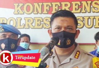 Kapolresta Surakarta Kombes Pol Ade Safri Simanjuntak saat menggelar Konferensi Pers di Mapolresta Surakarta terkait perkembangan kasus intoleran dan penyerangan di Kampung Mertodranan Solo.